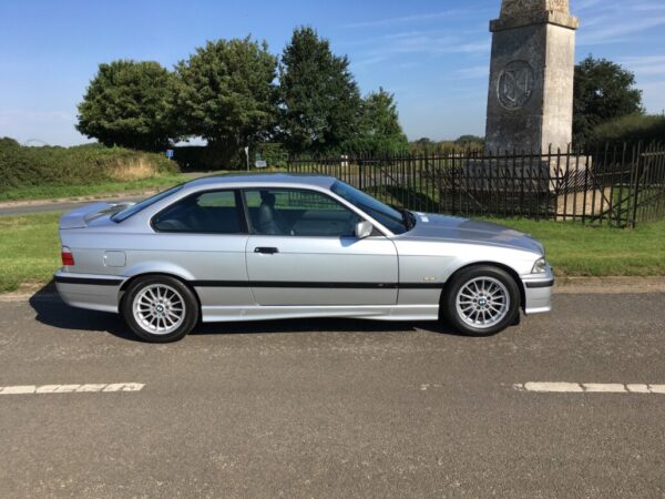 1161 BMW 318 is