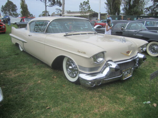 1385 Cadillac Series 62 Coupe Deville scaled