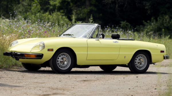 184 Alfa Romeo Spider 2000 Veloce