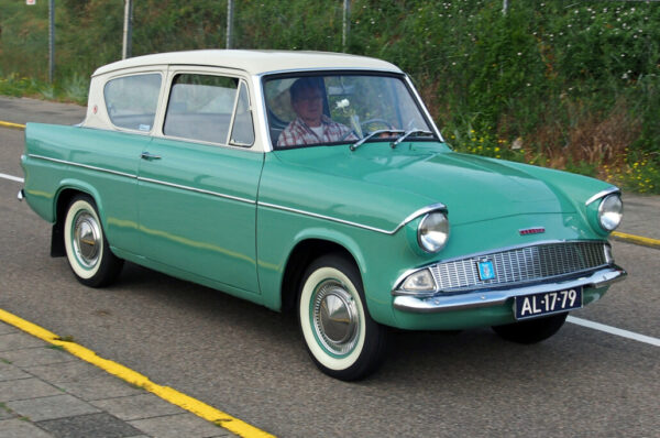 2931 Ford Anglia 105E scaled