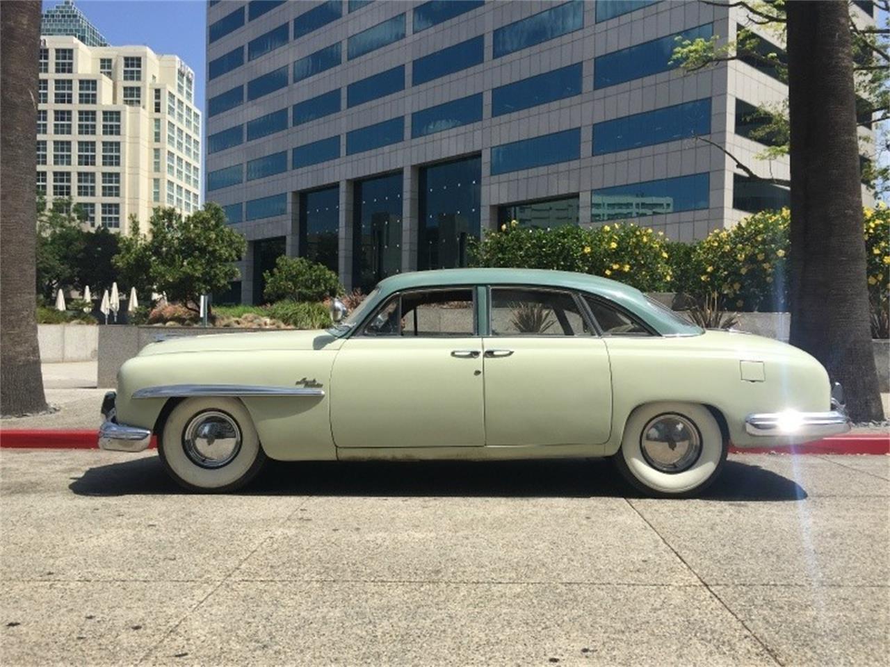 3869 Lincoln Cosmopolitan