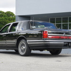 3879 Lincoln Town Car