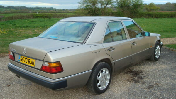 4455 Mercedes 300E W124