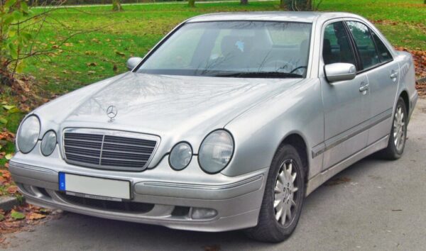 4572 Mercedes E W210