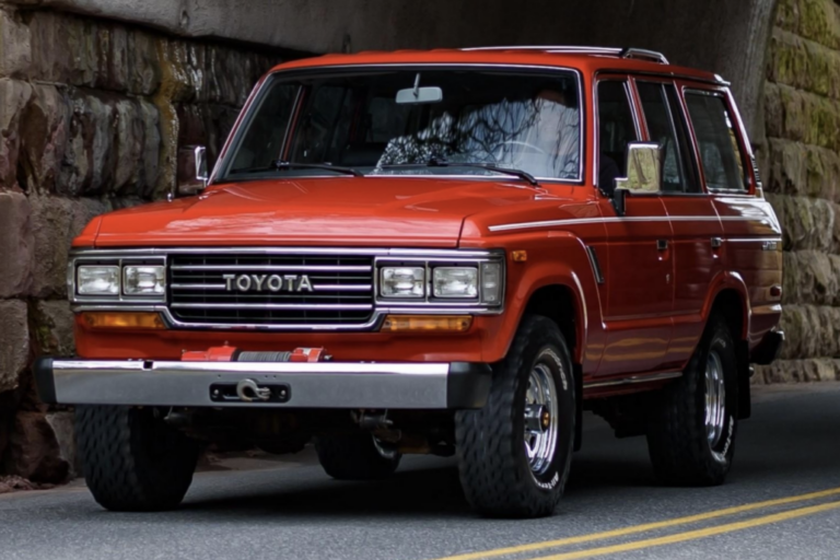 Aste online Bringatrailer.com: Una Toyota Land Cruiser FJ62 così, non si era mai vista prima!