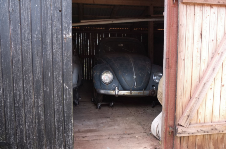 Aste online Bilweb Auctions: il 17 giugno 2020 è possibile aggiudicarsi una delle due interessanti Volkswagen Beetle split windows del 1951