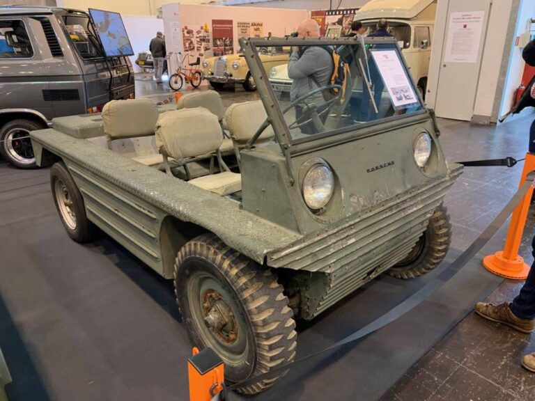 Techno Classica 2023: affari per ricchi e… alcune curiosità